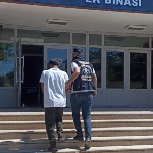 26 yil hapis cezasi bulunan firari yakalandi BVfW4ykF