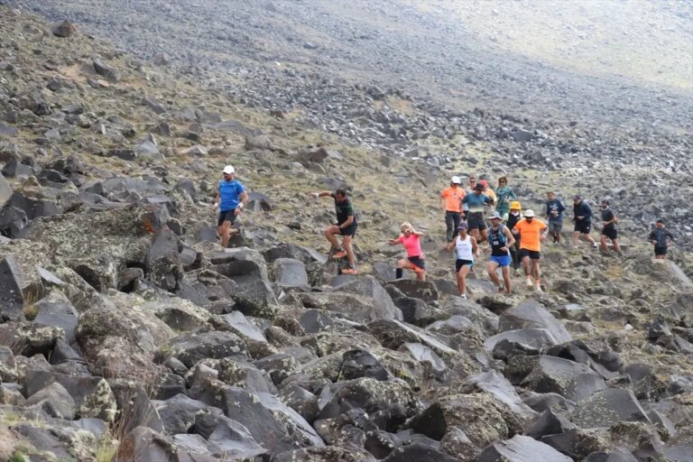 agri daginda zirve kosusu ek6meH35