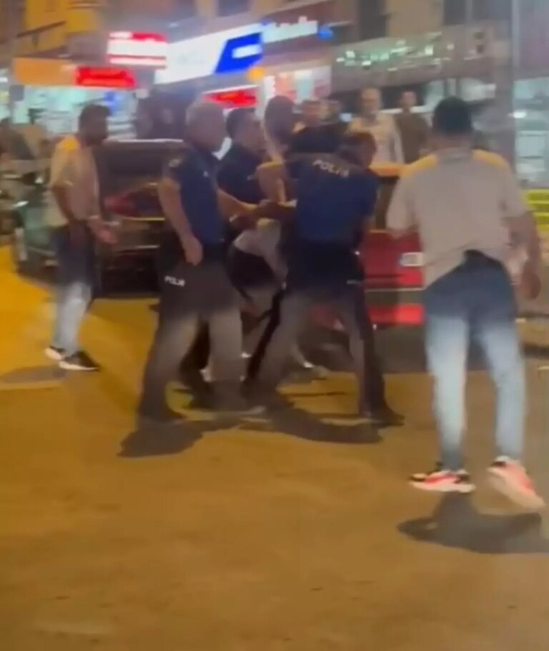 ambulansa saldiri supheliler gozaltinda x3eBgW1N