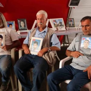 diyarbakir anneleri 6 yildir nobet tutuyor 27PqOuG9