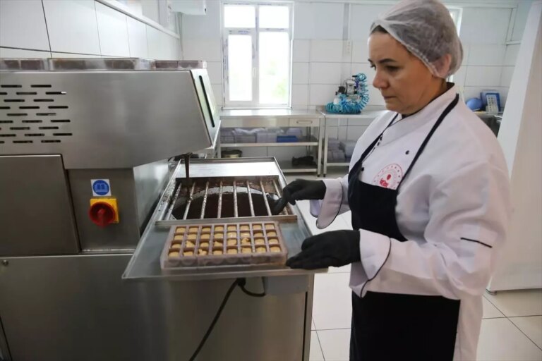 edirnede kadinlardan cikolata kooperatifi vAOm7UPP