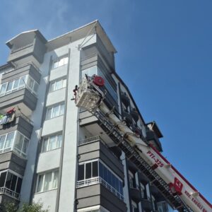 elektrik panosundaki kacak yangin cikardi gP8zmHuH