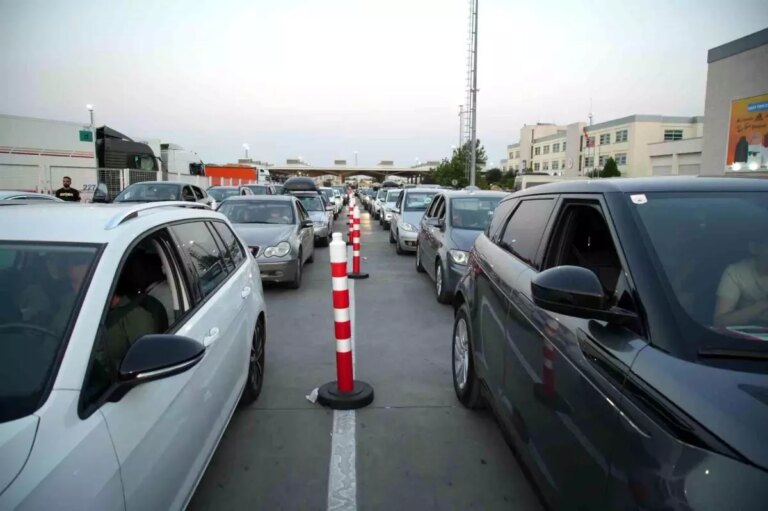 gurbetcilerin huzunlu ayriligi MTgIsbQN