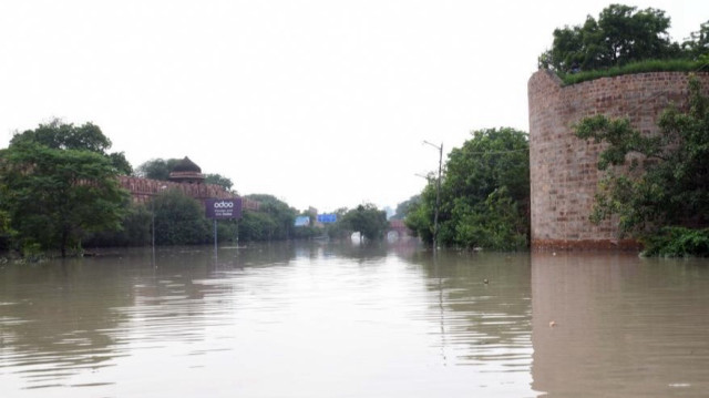 hindistanda sel felaketi 17 kisi oldu 75 kisi yaralandi aSvFCm2m