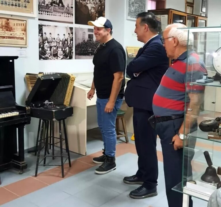 ilker ayrik balikesir lisesini ziyaret etti rgNJbadj