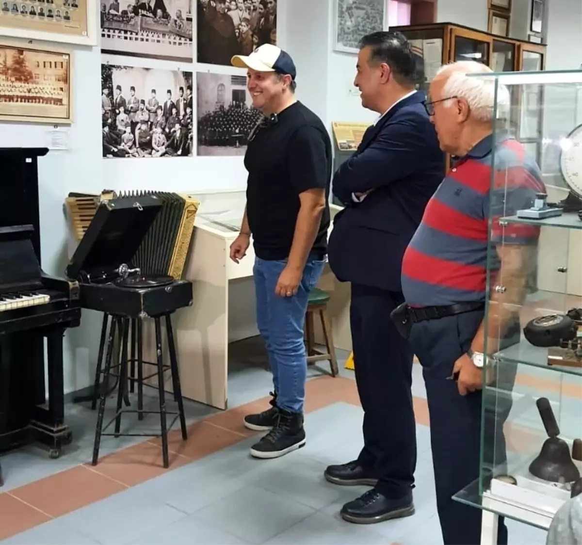 ilker ayrik balikesir lisesini ziyaret etti rgNJbadj