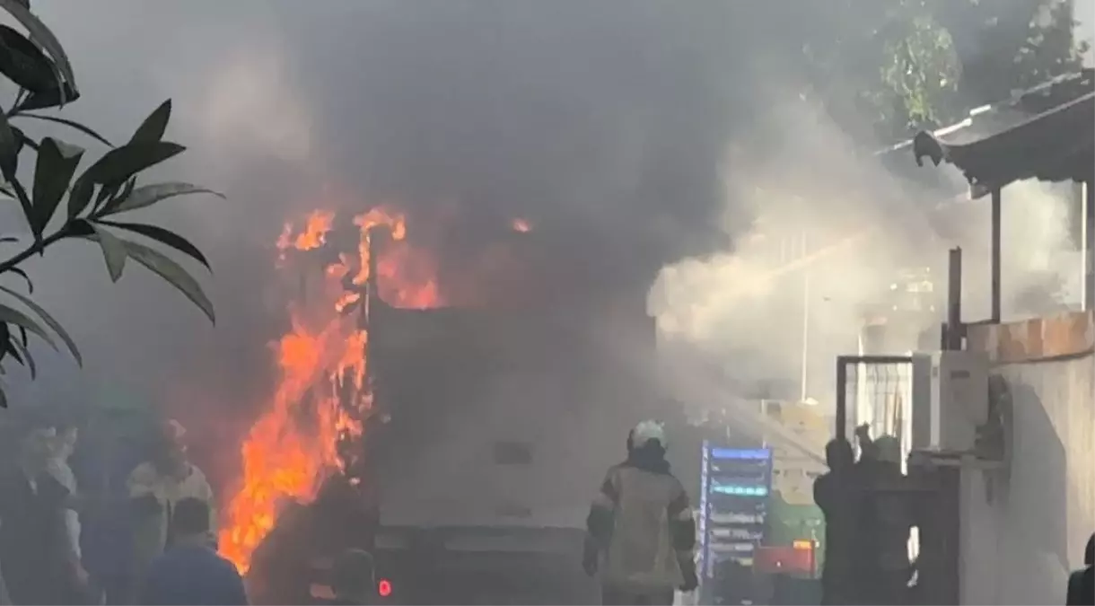 izmirde market kamyonu yandi z6cTl8rk