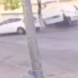 kaza sonrasi savrulan arac apartman bahcesine uctu OZeQh3Wu