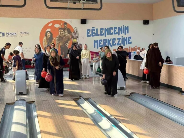 pendikte gelinler ve kaynanalar arasinda renkli bowling turnuvasi ZvOuSUtO