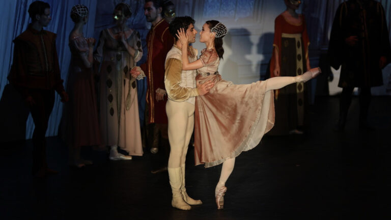 romeo ve juliet temsiline yerli ve yabanci turistlerden yogun ilgi g3YHAyGG