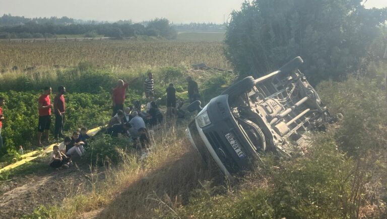 servis tarlaya devrildi 13 yarali iIiKXkgs