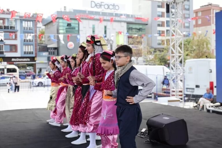 bagcilarda cocuk soleni ve maratonu renkli goruntulere sahne oldu yf1Rw8Gq