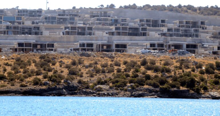 cengiz insaat gokburun yarimadasini kuruttu betona cevirdi mEQ72bCK