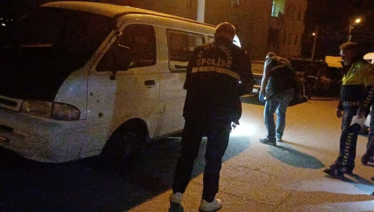 dur ihtarina uymadi polise carpip kacti aLTCTulD