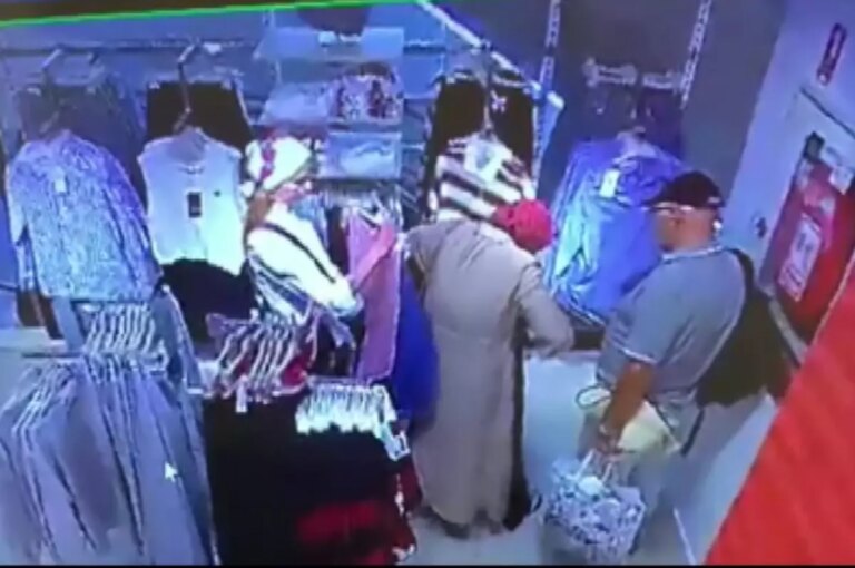 fatihte hirsizlik turistin cantasindan 1400 euro calindi fROc1Ssk