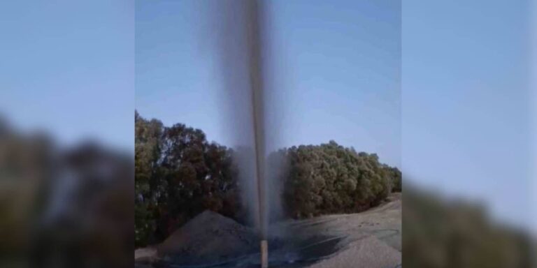 inekleri icin arazisinde sondaj yapti 88 metrede fiskiran siviyi gorunce gozlerine inanamadi YG1dzmSE