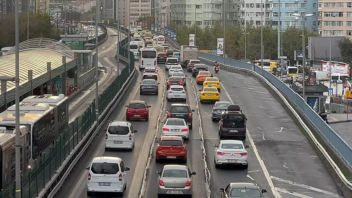 istanbulda egitim yili basladi trafik yogunlugu artti ATZBLkSr