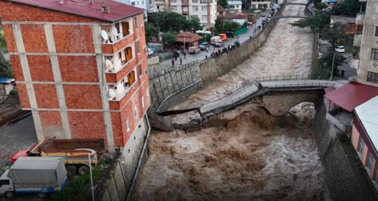 karadenizde kirmizi alarm valilikten korkutan heyelan uyarisi OJT88tVP