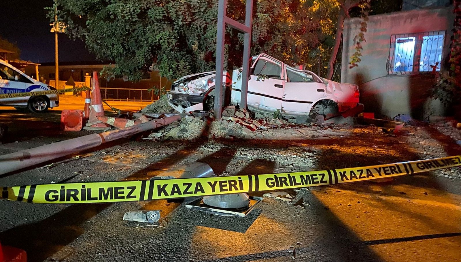 osmaniyede otomobil direge carpti genc surucu hayatini kaybetti SznBr6dr