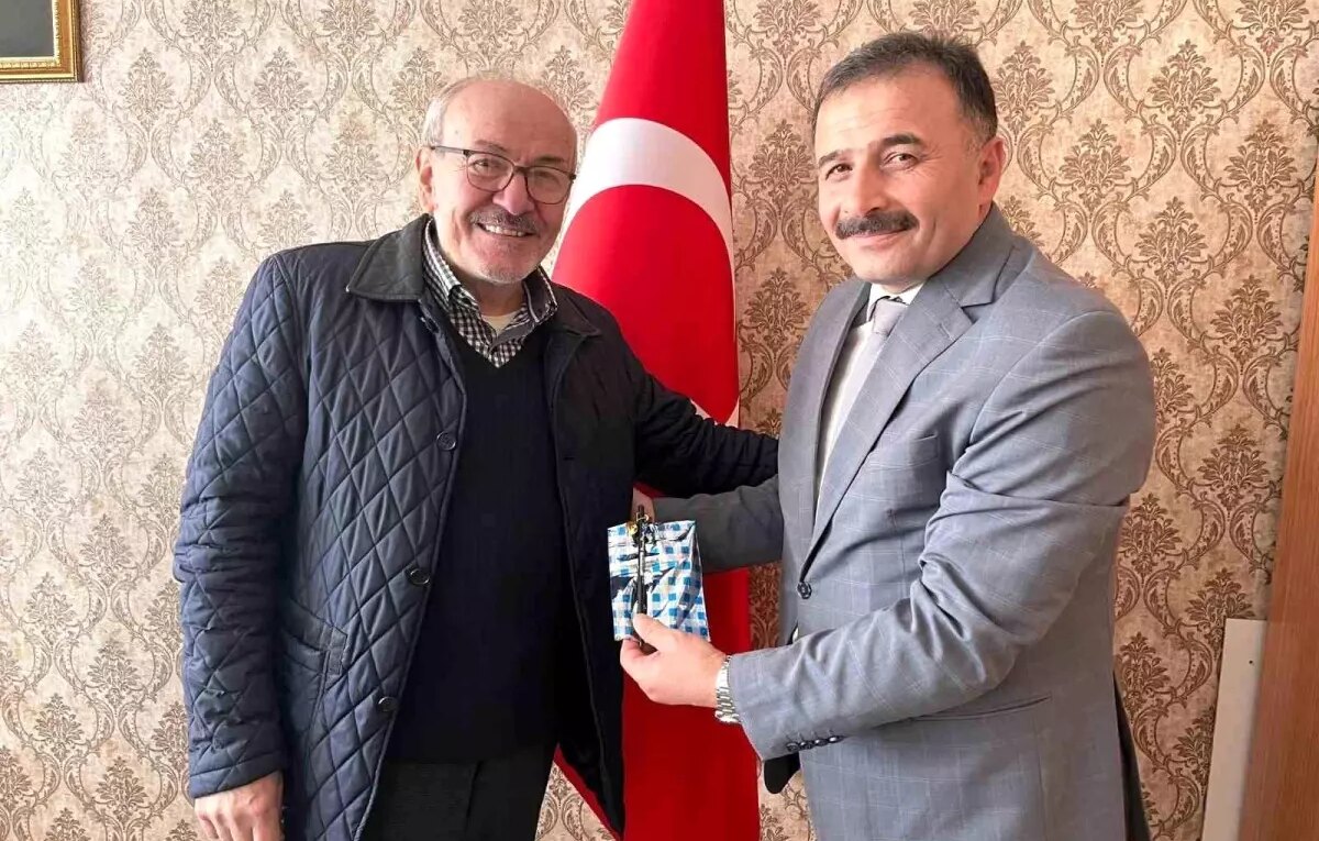 45 yil sonra ogretmen sozunu tutarak ogrencisini duygulandirdi kvJLUQFK.jpg