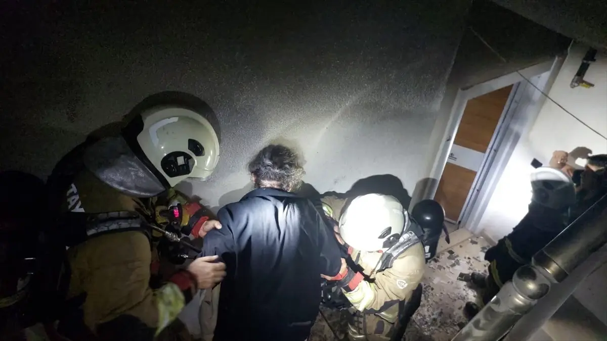 arsuzda apartman yangini 2 kisi tedavi altinda GAhJQ2hk.jpg