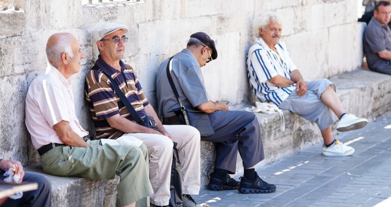 bugun sigortali olan icin emeklilik hayal 65 yas sarti resmen kalici hale geldi jdLsb6OB