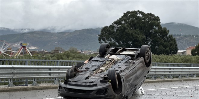 bursada takla atan aractan mucize kurtulus EuxaD2eg.jpg