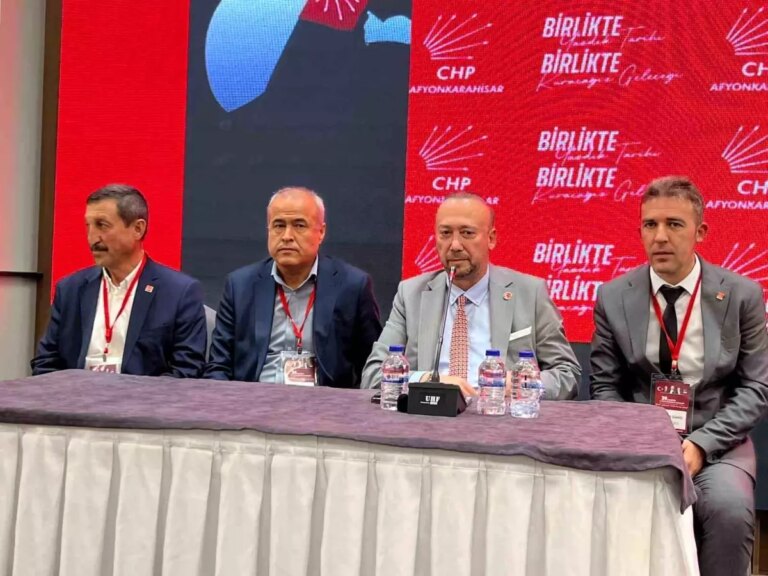 chp afyonkarahisar kongresinde basin mensuplarinin disi cikarilmasi tepkilere neden oldu M5VvOxyy.jpg