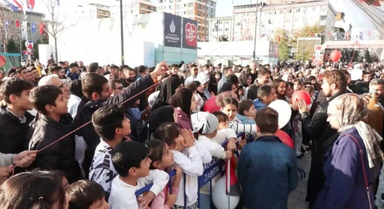 dunya kiz cocuklari gununde gazzeye destek balonlari gokyuzune birakildi Bd52jqDj.jpg