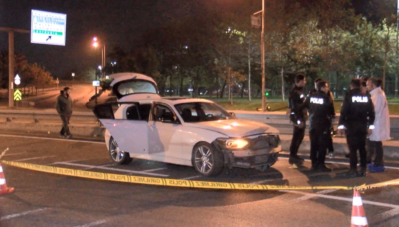 dur ihtarina uymadi 5 polis aracina carpti kovalamaca sonucu vurularak yakalandi NOMf8qNN.jpg