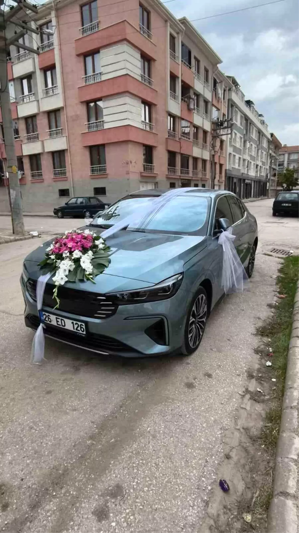 eskisehirde dugun arabasi olarak togg t10f tercih edildi Vys4f3wy.jpg