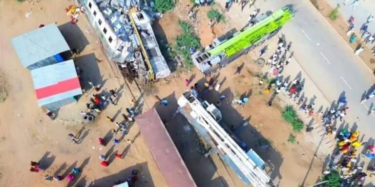 facia goz gore gore geldi eski tren raydan cikti ortalik can pazarina dondu j5uknhDM.jpg