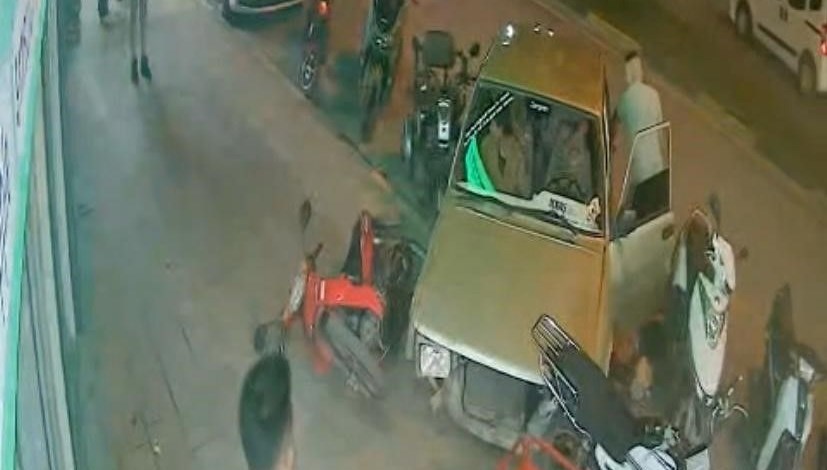 kaza yaptiklari araci birakip kactilar U8FL97Rm.jpg