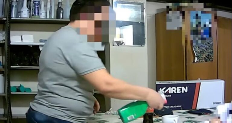 performansini elestiren is arkadasinin cayina zehir katti qJMVngrh