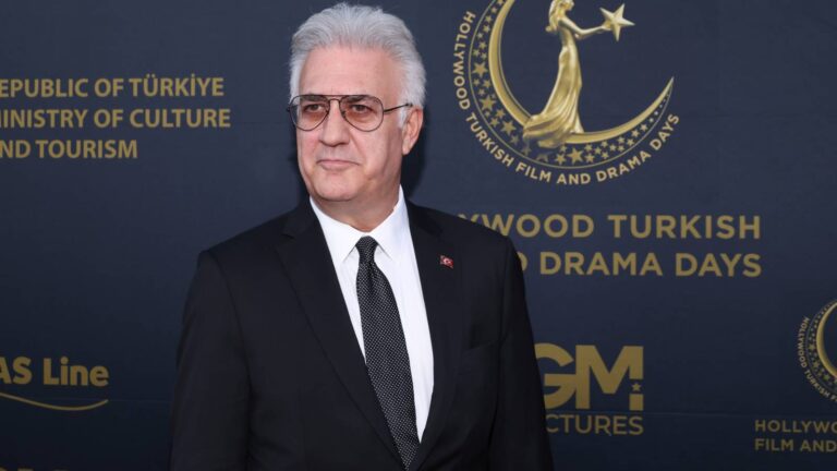 tamer karadagli umuyorum ki cok yakinda oscar sahnesinde de yerimizi alacagiz JnWbiCfr.jpg