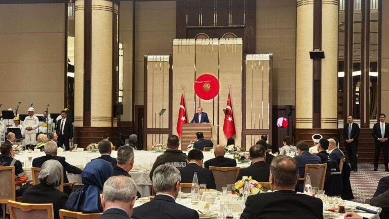 cumhurbaskani-erdogan-emek-sofrasi-bulusmasi-iftar-programinda-konustu-nvYdT8AW.jpeg