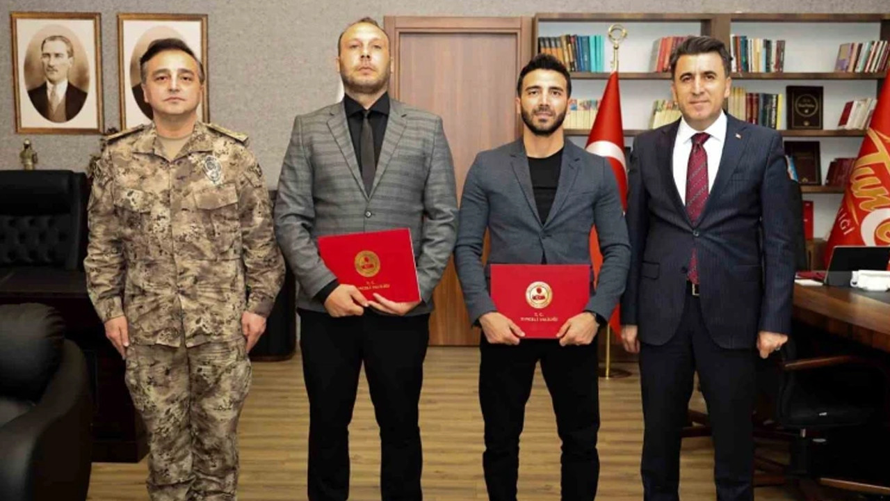 Kahraman Polisler Tunceli’de Boğulma Tehlikesindeki Çocuğu Kurtardı