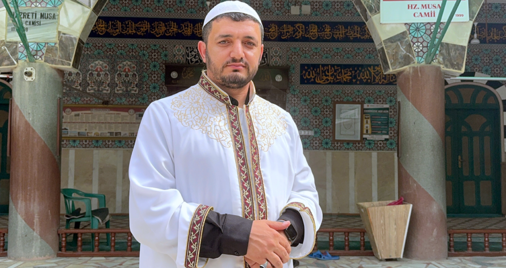 Camide Kalp Krizi Geçiren Adam, İmamın Müdahalesiyle Hayata Döndü