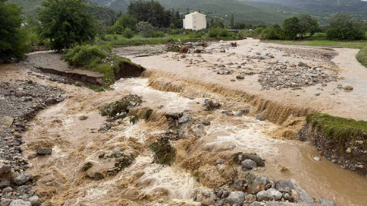 kahramanmaras-ve-kilisi-saganak-esir-aldi-2bSjNeb4